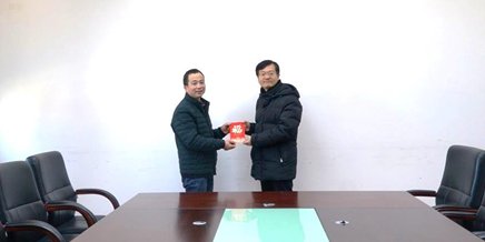 C:UsersdellDesktop送温暖半导体所材料照片DSC08420.JPG