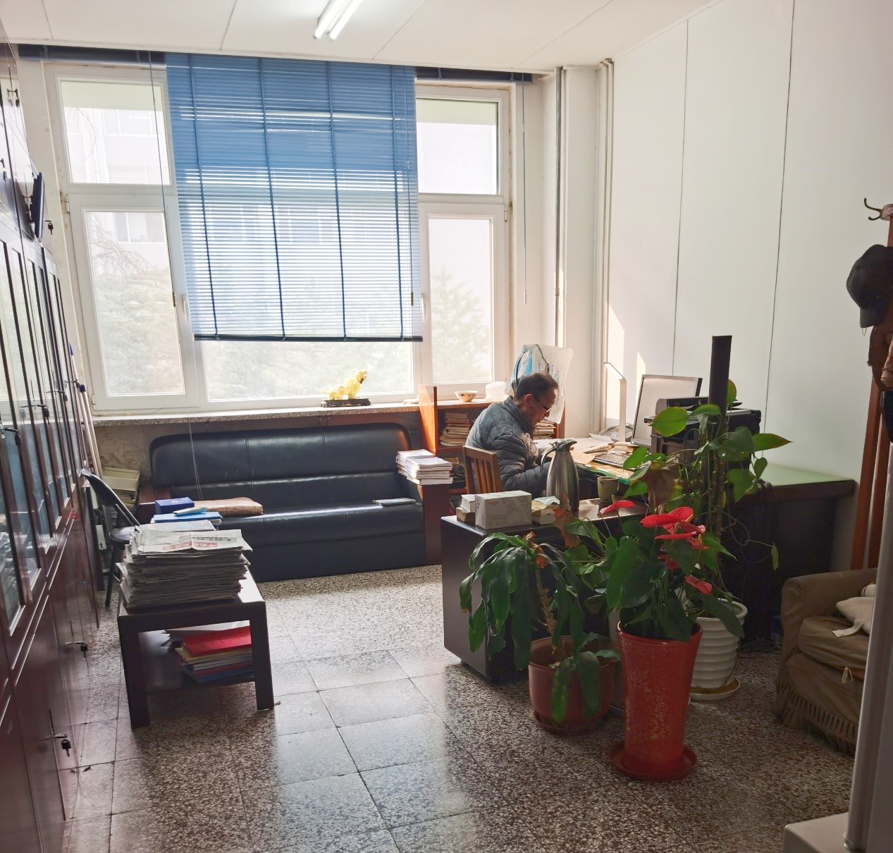 《夏建白院士工作照-老当益壮，宁移白首之心》文宏玉（超晶格分工会） (2).jpg