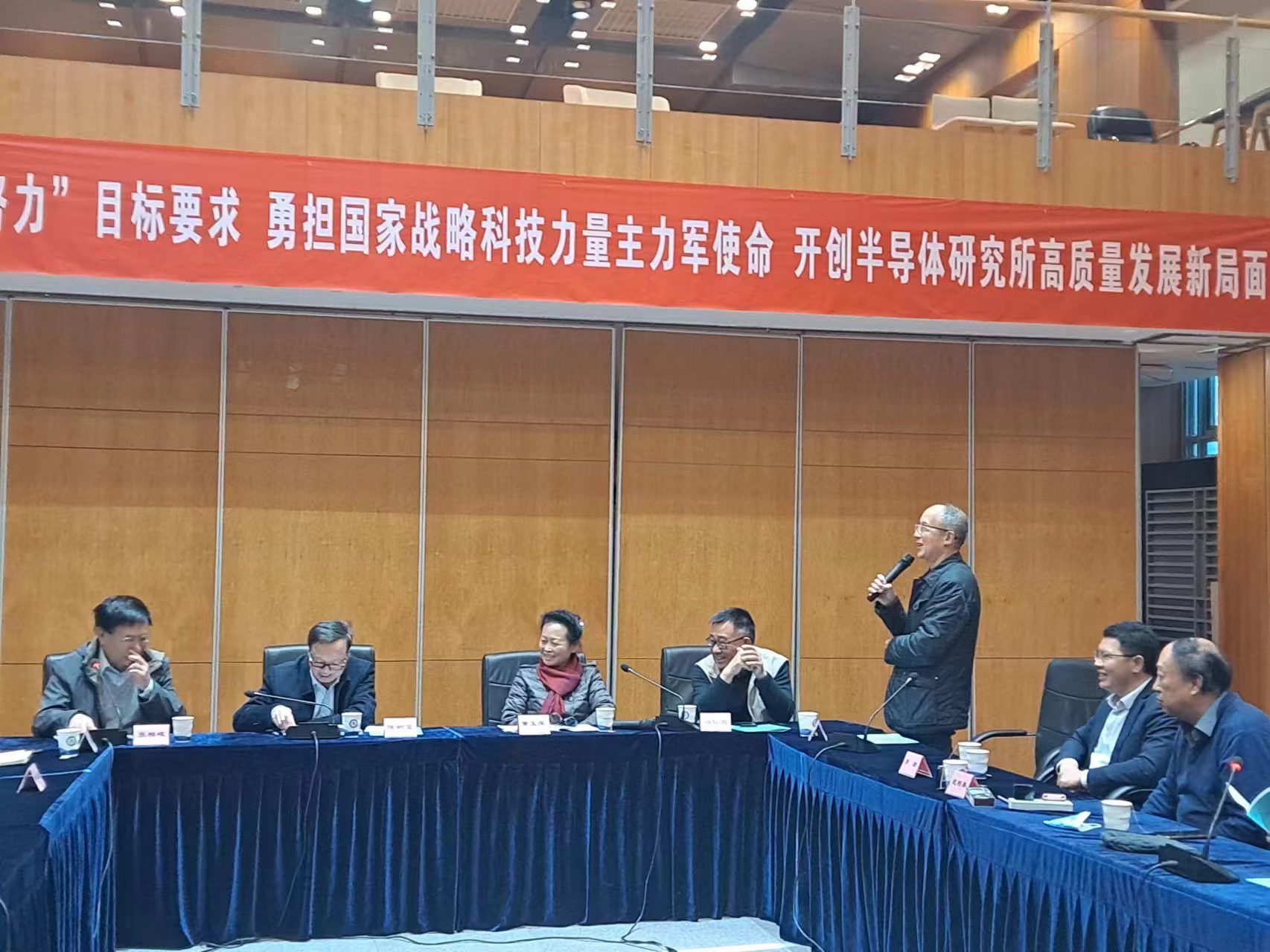 沙龙2.jpg