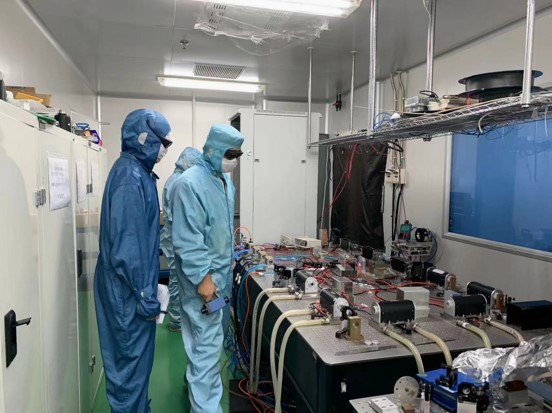 2.全固态+董智勇+焦耳级千赫兹纳秒激光器.jpg