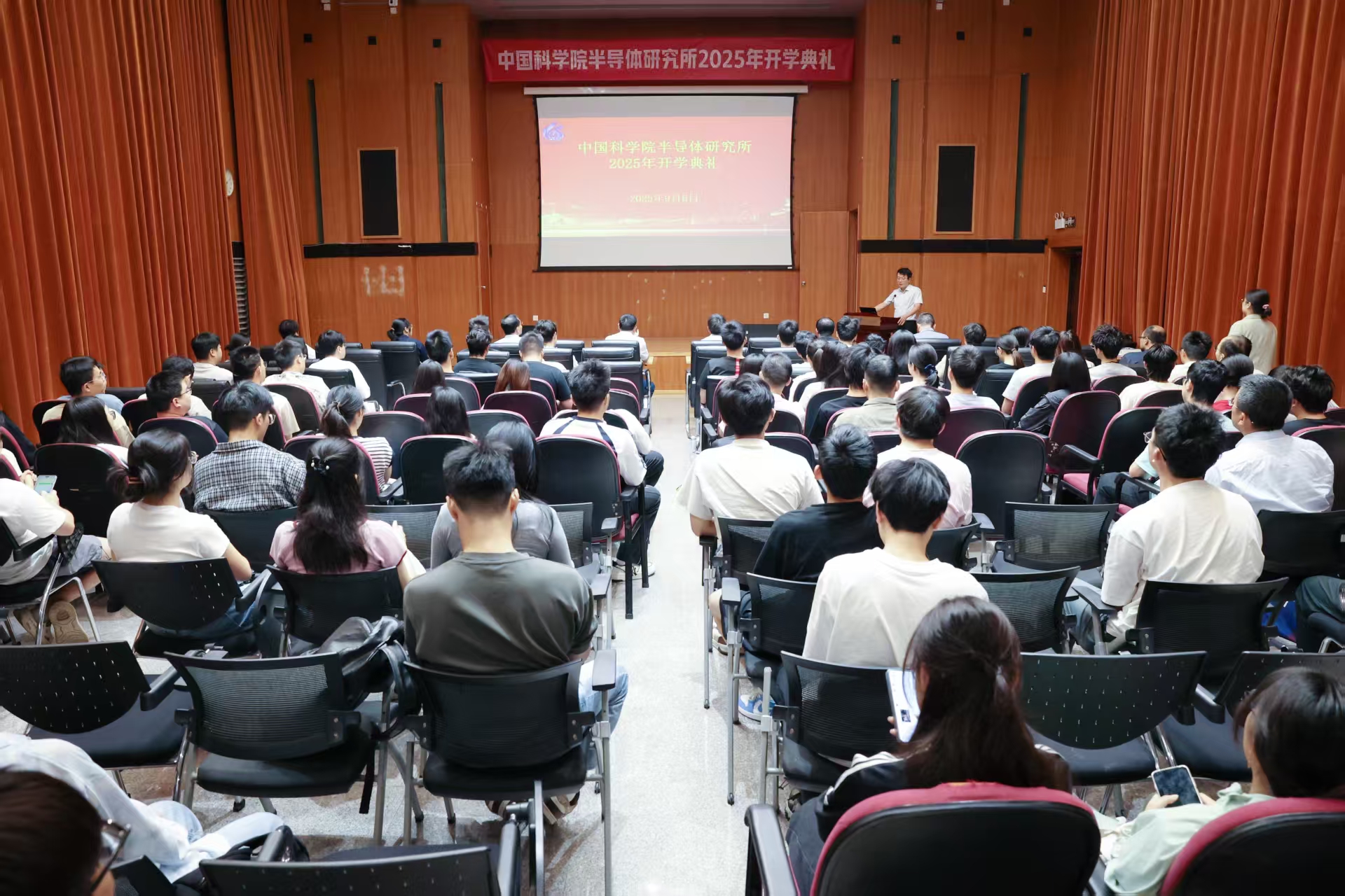 会场中后调.jpg 会场中后调.jpg